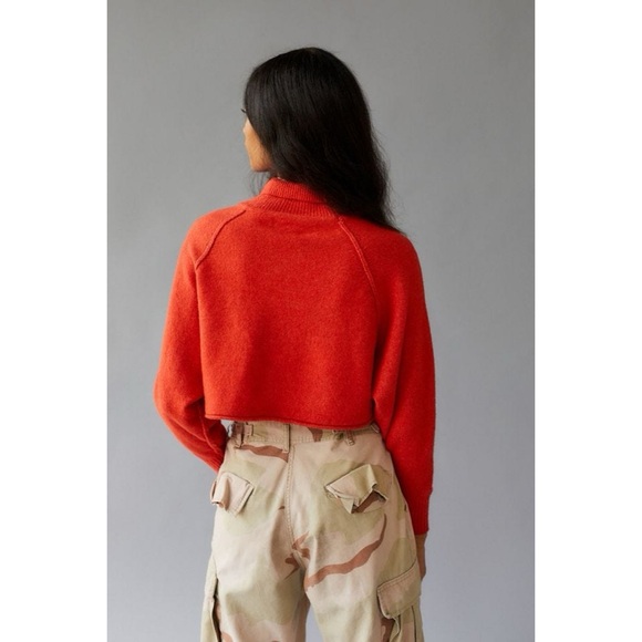 Urban Outfitters Kyla Cropped Turtleneck Sweater - Picture 16 of 16